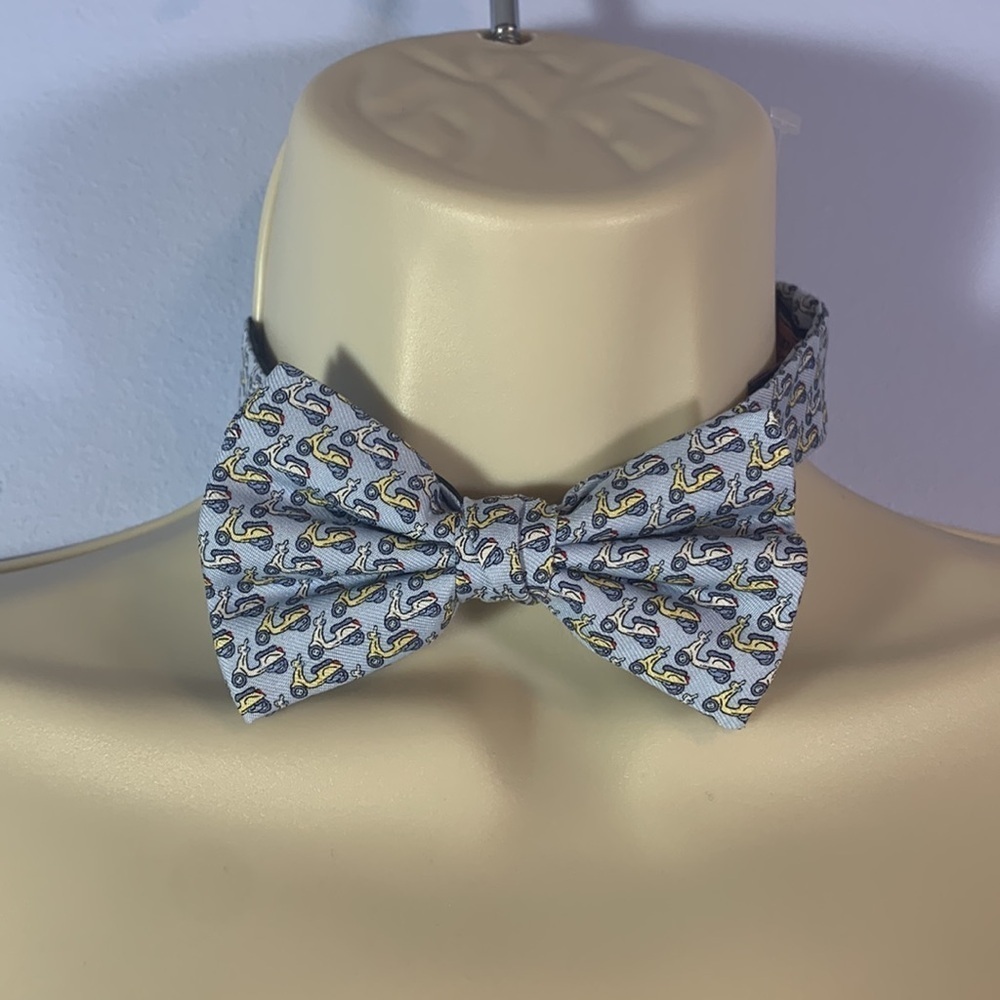 Vineyard vines boys light blue yellow white scooter moped Vespa silk size 49
